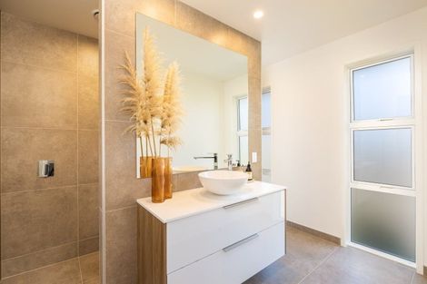 Photo of property in 37 Sycamore Grove, Lower Vogeltown, New Plymouth, 4310