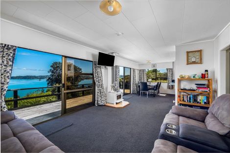 Photo of property in 202 Te Wahapu Road, Russell, 0272