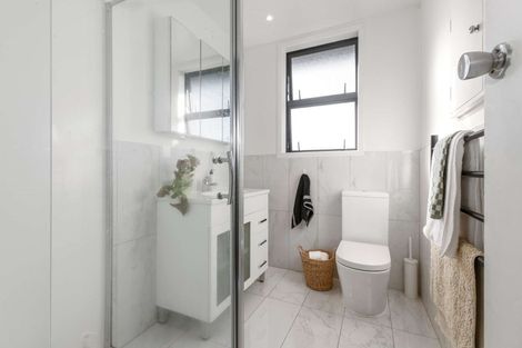 Photo of property in 3/132 Onewa Road, Northcote, Auckland, 0627