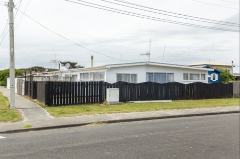 Photo of property in 21a Hunia Terrace, Himatangi Beach, Foxton, 4891