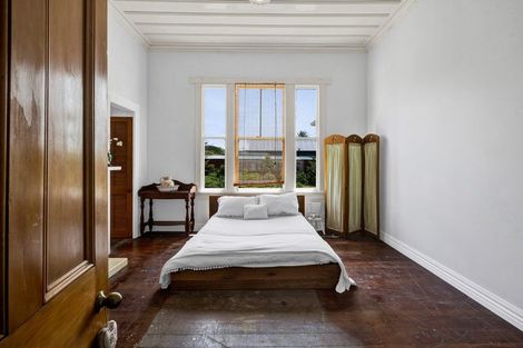 Photo of property in 207 Egmont Street, Patea, 4520