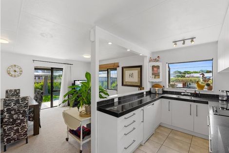 Photo of property in 88 Queens Road, Waikanae Beach, Waikanae, 5036