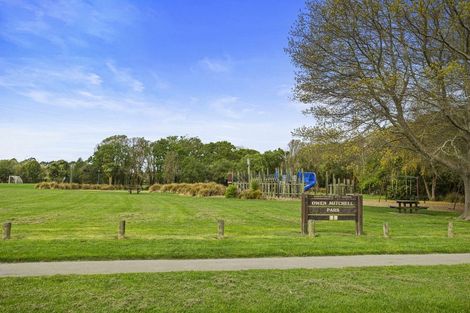 Photo of property in 2 Clipper Place, Redwood, Christchurch, 8051