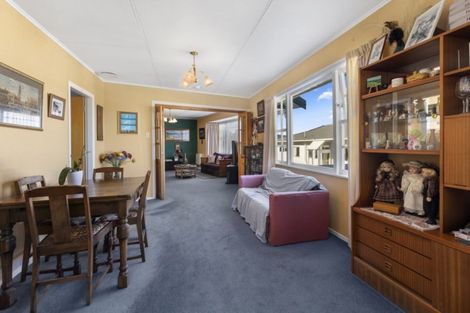 Photo of property in 71 Miromiro Road, Normandale, Lower Hutt, 5010