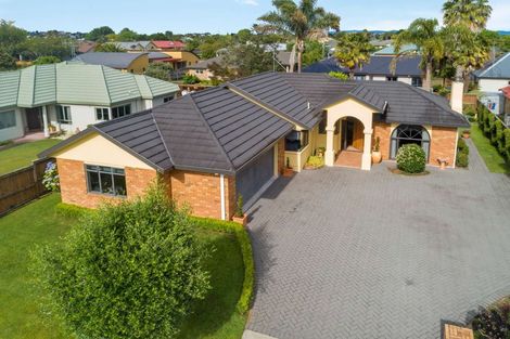 Photo of property in 13 Chesterfield Place, Rototuna, Hamilton, 3210