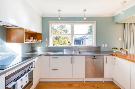 Photo of property in 5 Viscount Place, West End, Palmerston North, 4412