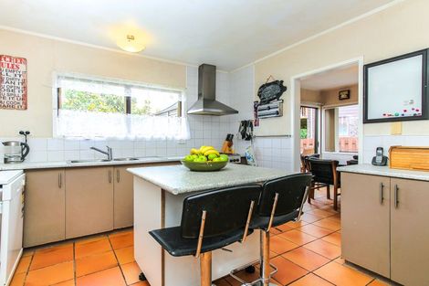 Photo of property in 21 St Catherine Crescent, West Harbour, Auckland, 0618