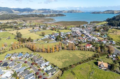 Photo of property in 136 Golden Shore Place, Coromandel, 3506