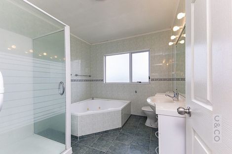 Photo of property in 34 Hugh Green Drive, Pinehill, Auckland, 0632