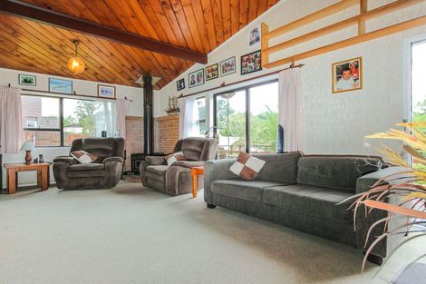 Photo of property in 21 St Catherine Crescent, West Harbour, Auckland, 0618