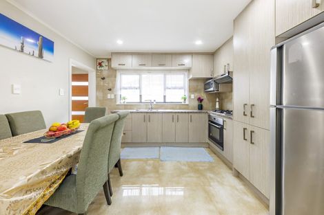 Photo of property in 5 Lloyd Avenue, Papatoetoe, Auckland, 2025