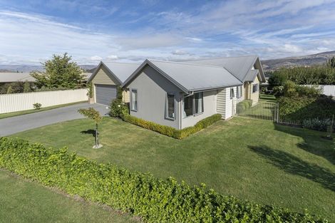 Photo of property in 8 Robertson Court, Cromwell, 9310