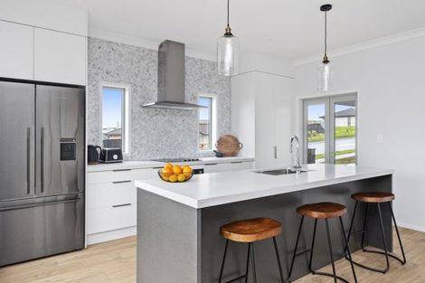 Photo of property in 40 Harbour Crest Drive, Waiuku, 2123