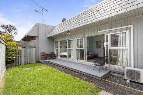 Photo of property in 1/2a Eskdale Road, Birkdale, Auckland, 0626