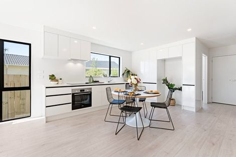 Photo of property in 18e Larissa Avenue, Henderson, Auckland, 0610