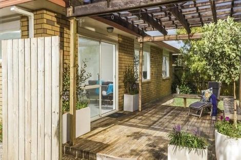 Photo of property in 2/3 Caribbean Drive, Unsworth Heights, Auckland, 0632