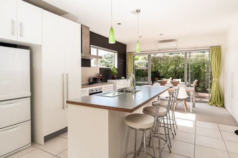 Photo of property in 37 Tiketike Way, Brooklyn, Wellington, 6021