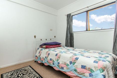 Photo of property in 21 St Catherine Crescent, West Harbour, Auckland, 0618