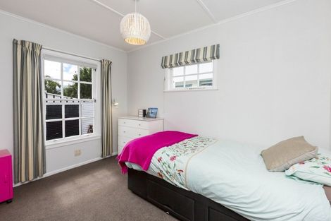 Photo of property in 44 Dowling Grove, Silverstream, Upper Hutt, 5019