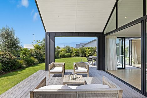 Photo of property in 75 Sandpiper Avenue, Point Wells, 0986