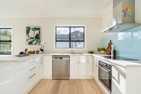 Photo of property in 15 Heretaunga Square, Silverstream, Upper Hutt, 5019