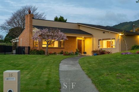 Photo of property in 15 Fleetwood Grove, Waikanae, 5036