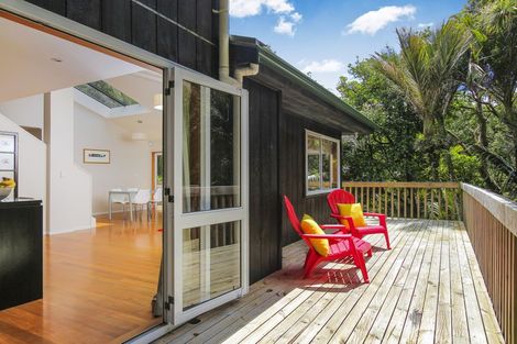 Photo of property in 74 Otitori Bay Road, Titirangi, Auckland, 0604