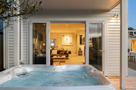 Photo of property in 52 Karepa Street, Brooklyn, Wellington, 6021