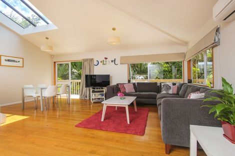 Photo of property in 74 Otitori Bay Road, Titirangi, Auckland, 0604