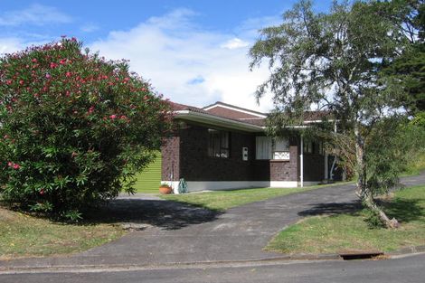 Photo of property in 194 Cliff Drive, Green Bay, Auckland, 0604