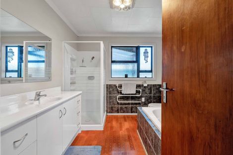 Photo of property in 9 Burke Street, Eltham, 4322