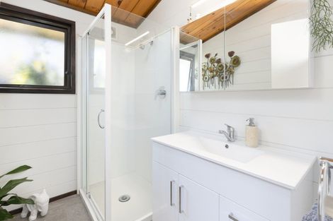 Photo of property in 90 Resolution Road, Welcome Bay, Tauranga, 3112