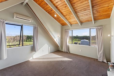 Photo of property in 593 Waikawa Beach Road, Waikawa Beach, Levin, 5573