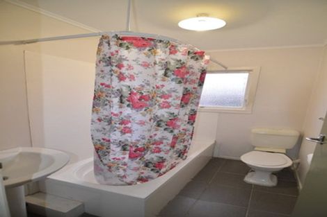 Photo of property in 1/68 Titirangi Road, New Lynn, Auckland, 0600