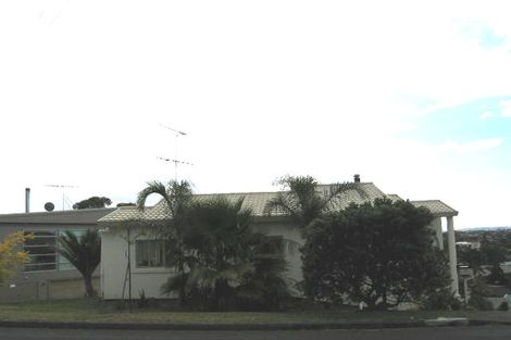 Photo of property in 2/7 Mizpah Road, Waiake, Auckland, 0630