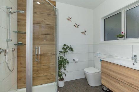 Photo of property in 33 Wakefield Road, Levin, 5571