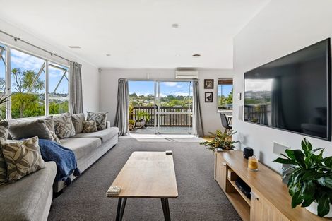 Photo of property in 16 Arlette Place, Massey, Auckland, 0614