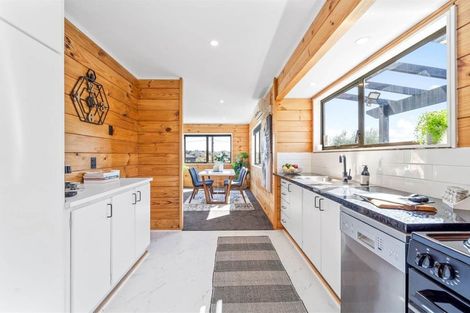 Photo of property in 1/80 Browns Bay Road, Rothesay Bay, Auckland, 0630