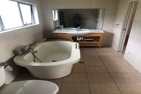 Photo of property in 2/12 Willis Street, Torbay, Auckland, 0630