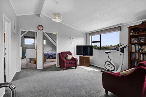 Photo of property in 11 County Drive, Hawera, 4610