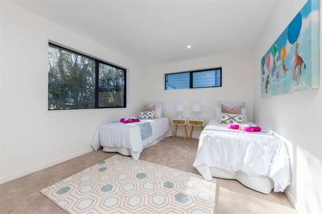 Photo of property in 7a Woodhouse Place, West Harbour, Auckland, 0618