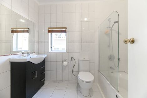 Photo of property in 1/18 Northcote Road, Takapuna, Auckland, 0622