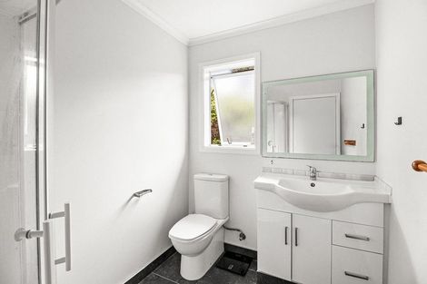 Photo of property in 31 Awanui Street, Merrilands, New Plymouth, 4312