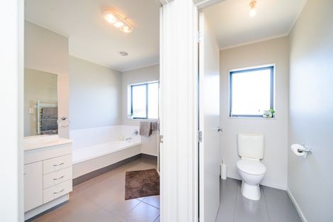 Photo of property in 18 Daniel Place, Kelvin Grove, Palmerston North, 4414