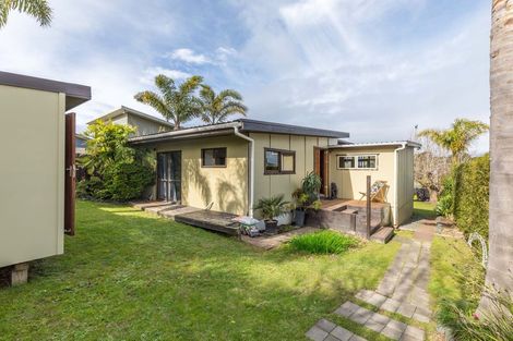 Photo of property in 35 Neptune Avenue, Beach Haven, Auckland, 0626