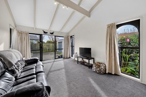 Photo of property in 2/44 Chipping Lane, Redwood, Christchurch, 8051
