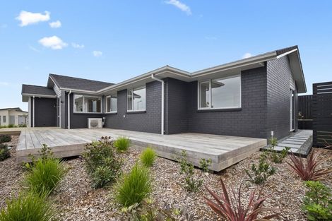 Photo of property in 11 Waikohi Avenue, Glenbrook, Waiuku, 2681
