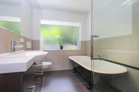 Photo of property in 74 Otitori Bay Road, Titirangi, Auckland, 0604