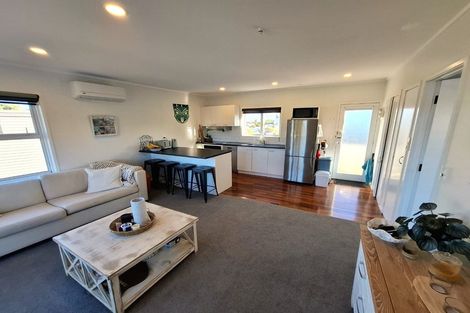 Photo of property in 6/18 Parr Terrace, Castor Bay, Auckland, 0620