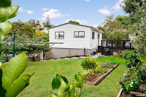 Photo of property in 30 Springtime Crescent, Stanmore Bay, Whangaparaoa, 0932
